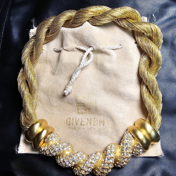 AUTHENTIC Givenchy Vintage Chunky Gold Necklace with Matching Clip On Earrings - Picture 10 of 10